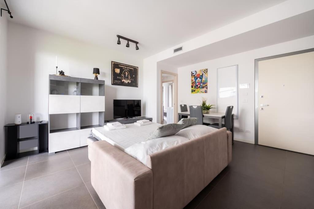 We Home - Uptown74 Bloom Apartment - Milano Экстерьер фото